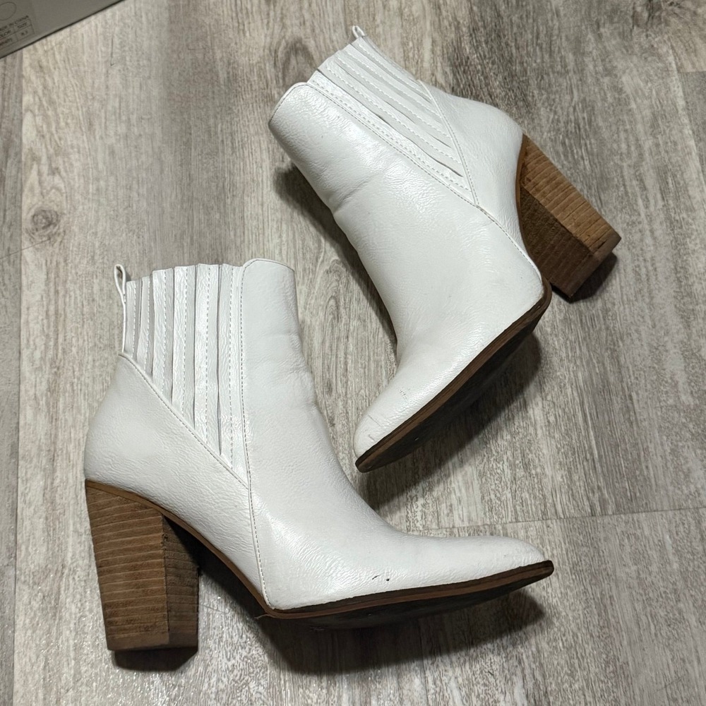 Tilly's Beast white western cowgirl booties size 8.5‎
